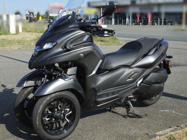 TRICITY 300 2020 2744 KMS